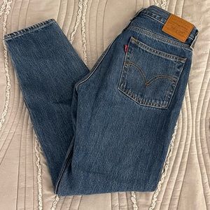 Levi women’s wedgie fit straight jeans